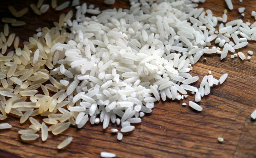 Iată de ce ar trebui să consumați apa în care a fiert orezul