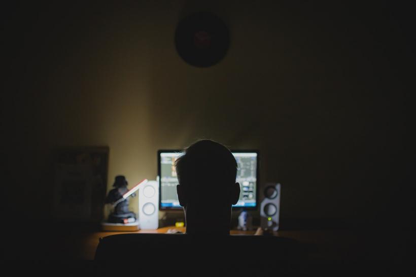 Un hacker britanic în vârstă de 15 ani a spart serverele FBI