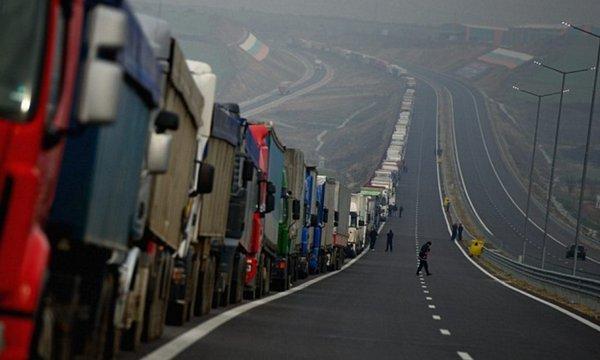 Vama Promachonas, de la frontiera dintre Grecia şi Bulgaria, rămâne blocată de transportatorii bulgari 
