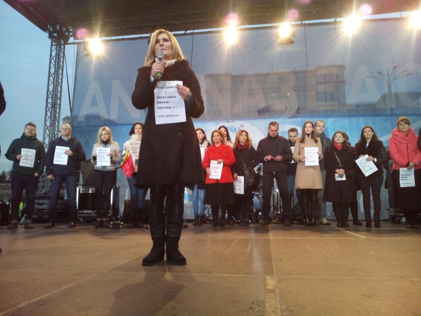 IMAGINI LIVE. Jurnaliștii și vedetele Antena 3, Antena 1, Antena Stars, Euforia TV, ZU şi Jurnalul Naţional s-au întâlnit cu telespectatorii lor 18529269