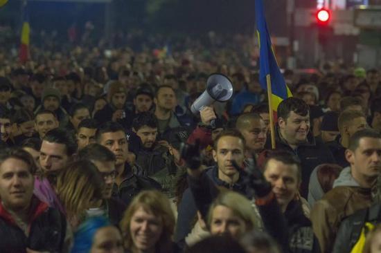 Protest în Piaţa Universităţii faţă de poziţia lui Iohannis cu privire la unirea cu R. Moldova 