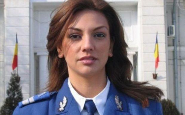 Purtătorul de cuvânt al Jandarmeriei Române e “cea mai frumoasă femeie în uniformă din lume”