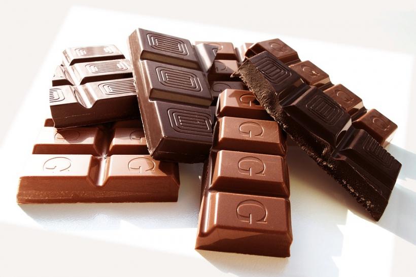 Consumul constant de ciocolată „îmbunătățește activitatea cerebrală”