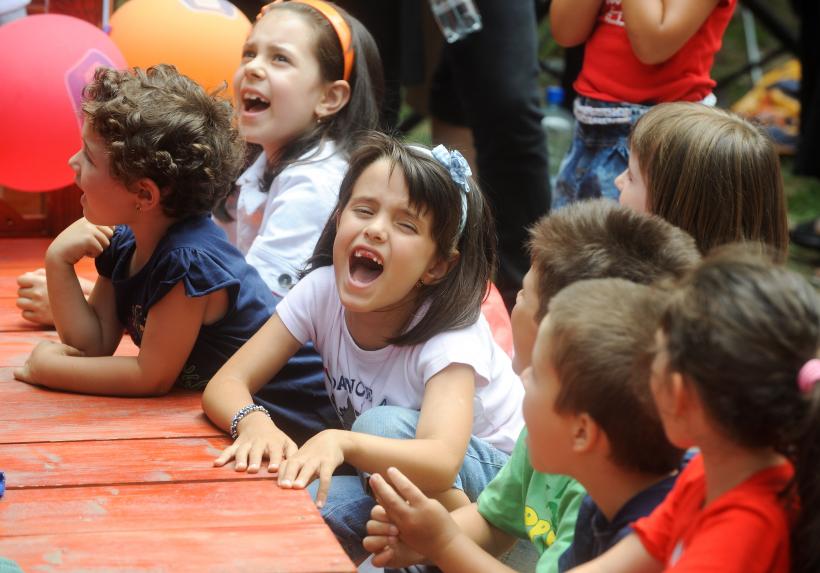 Studiu: Copiii români, cei mai fericiţi din lume
