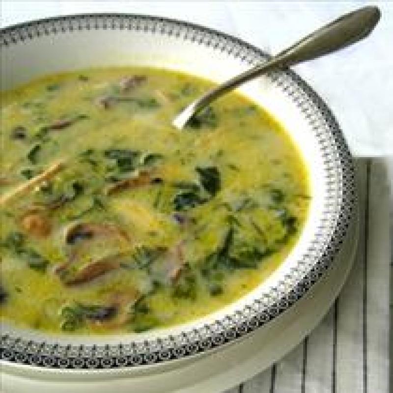 Supă rapidă şi sănătoasă - Supă de salată verde cu mărar şi omletă