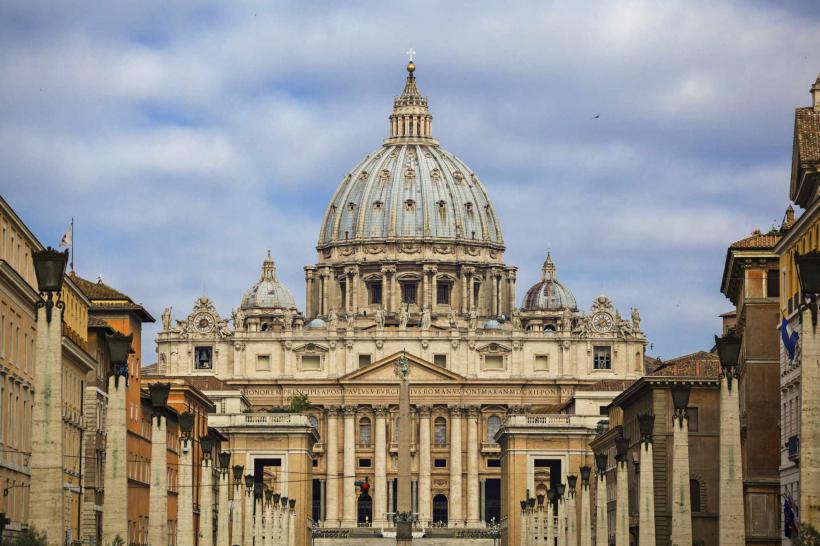 Moarte suspectă la Vatican! Secretara Suveranului Pontif, găsită moartă la 34 de ani. Femeia era însărcinată