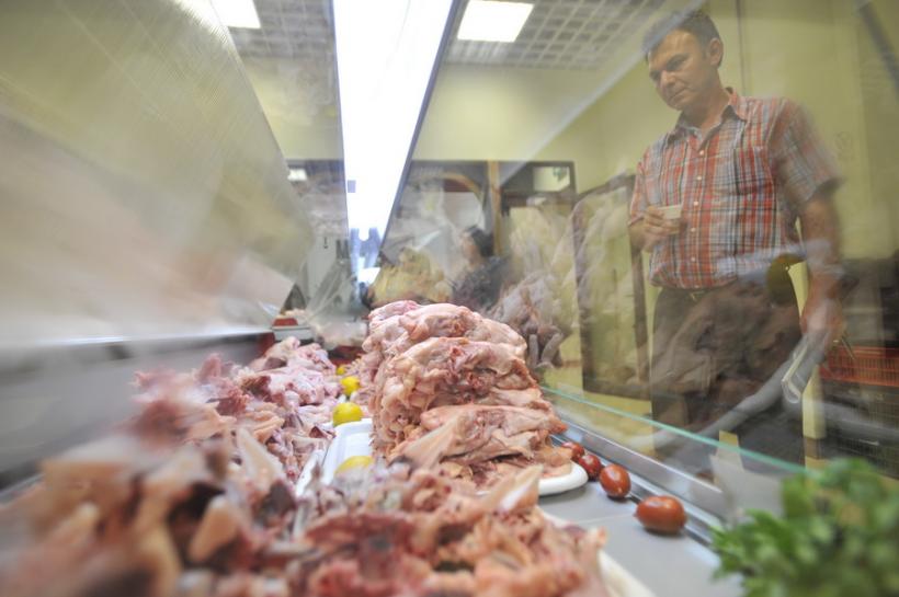 Percheziţii la firme ce importau produse din carne; prejudiciu estimat - peste 21 milioane de lei 