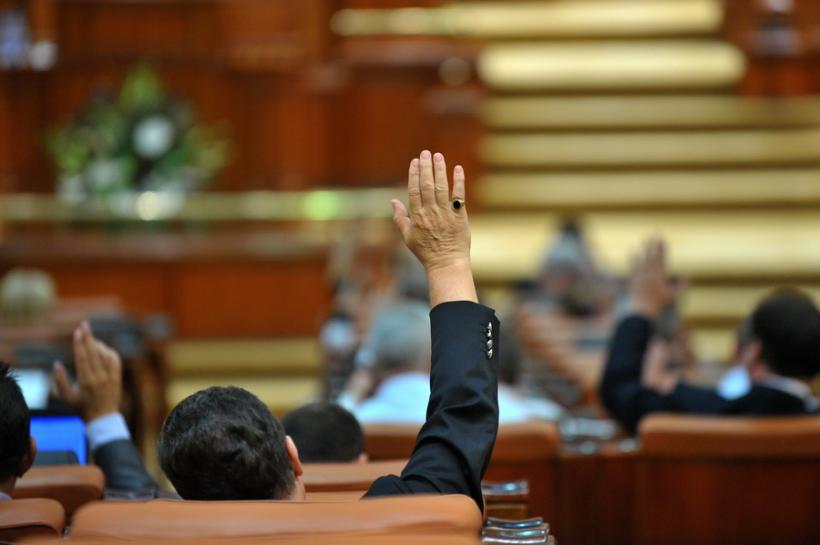 Scandal la Camera Deputaţilor pe tema votului electronic