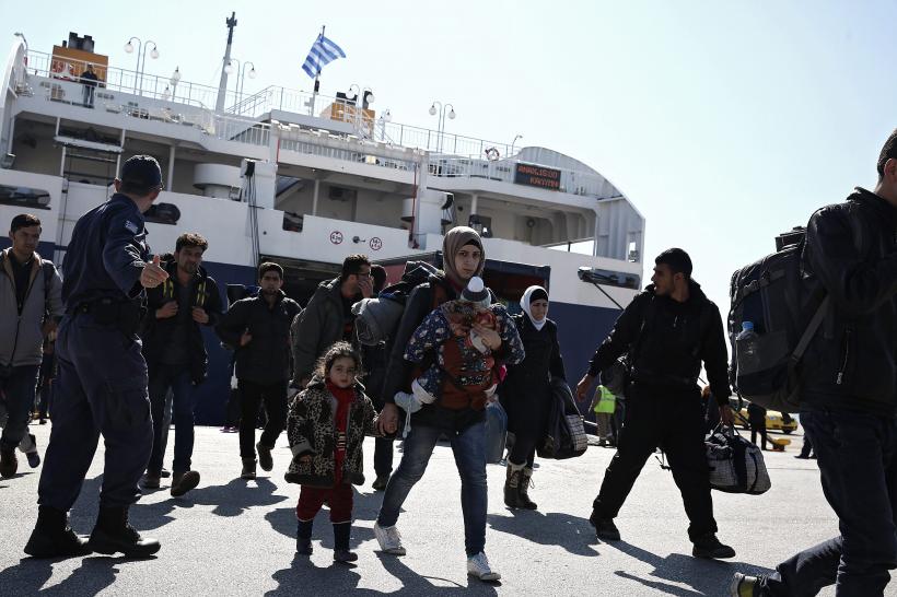 Grecia, iritată că UE o transformă în depozit de migranţi