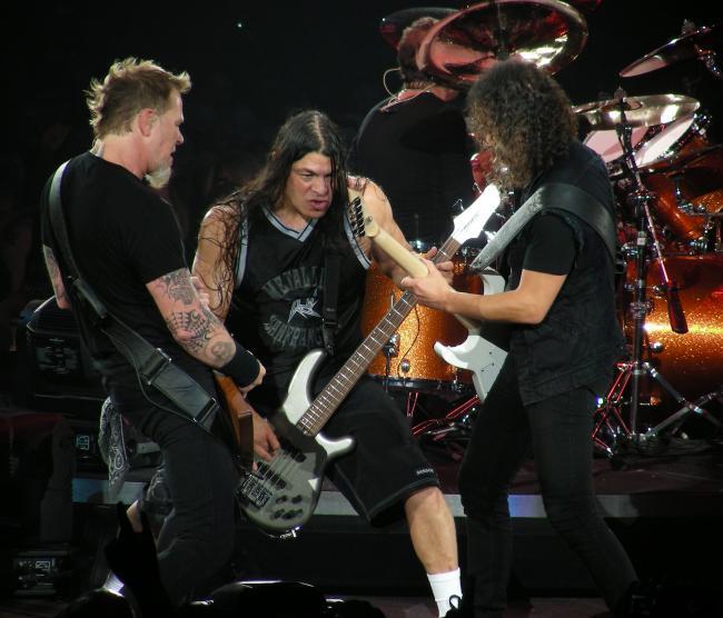Trupa Metallica donează încasările unui album live familiilor celor ucişi sau răniţi în atacurile de la Paris 