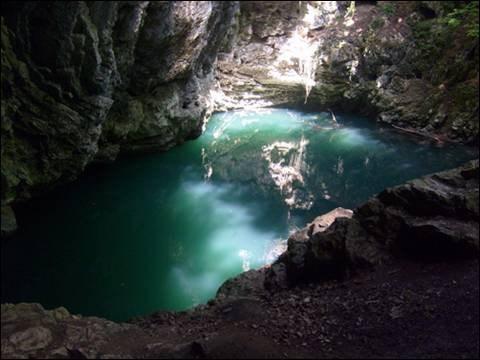 Peștera de Smarald