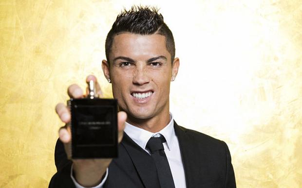 Cristiano Ronaldo şi-a lansat parfumul Legacy