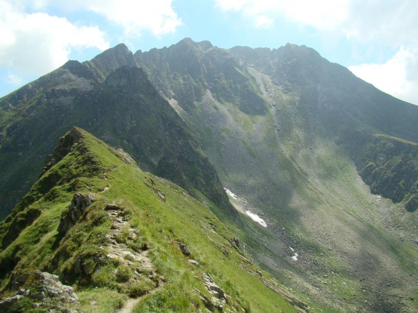 Turist accidentat grav în munții Făgăraș