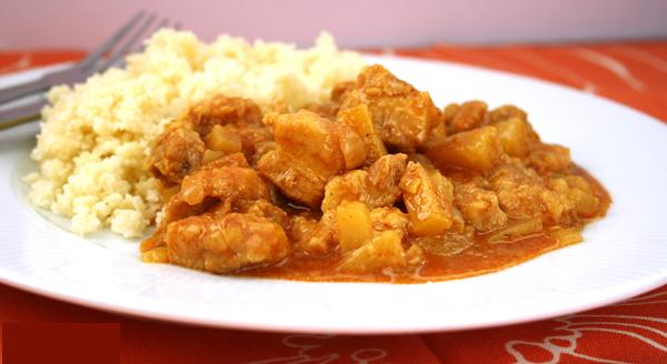 Porc, curry, poriandru şi ciuperci o combinaţie exotică şi aromată