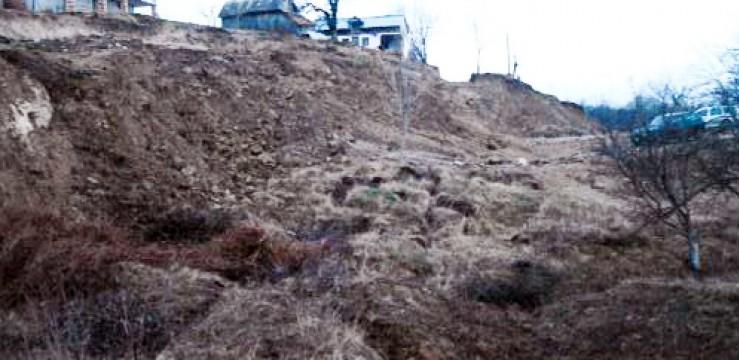 Grave alunecări de teren într-o comună din Gorj