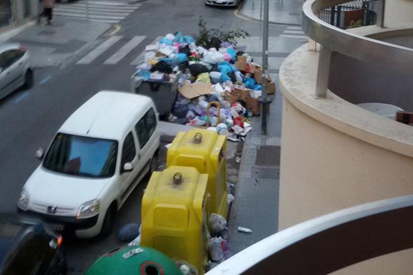 VIDEO - Greva lucrătorilor de salubritate din Malaga, Spania a transformat orașul într-un munte de gunoi