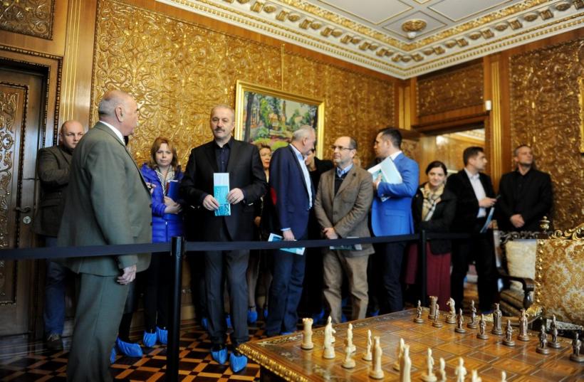 FOTO Sute de persoane au vizitat Palatul Primăverii, fosta reşedinţă a familiei Ceauşescu  18531366