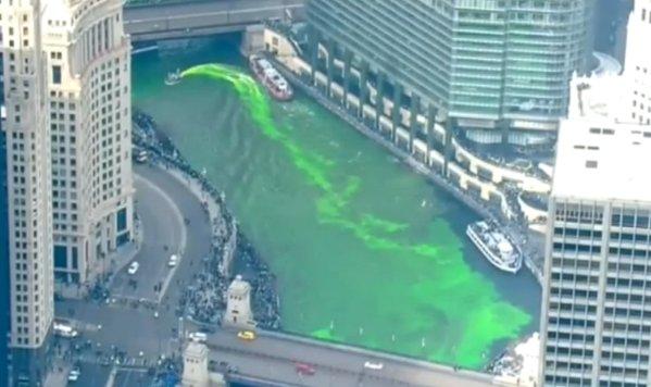 VIDEO - Râul Chicago, colorat în verde pentru sărbătoarea de Sfântul Patrick 