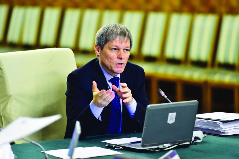 Cioloş, dialog XXX cu fanii de pe facebook