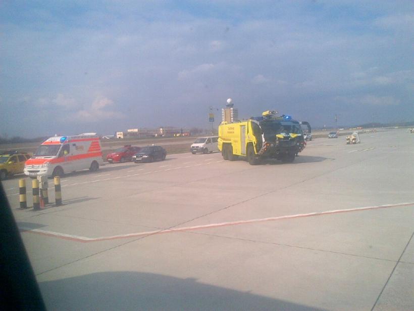 Avionul Budapesta-Bucureşti, în care se afla şeful CJ Harghita, a aterizat de urgenţă din cauza unor probleme la motor