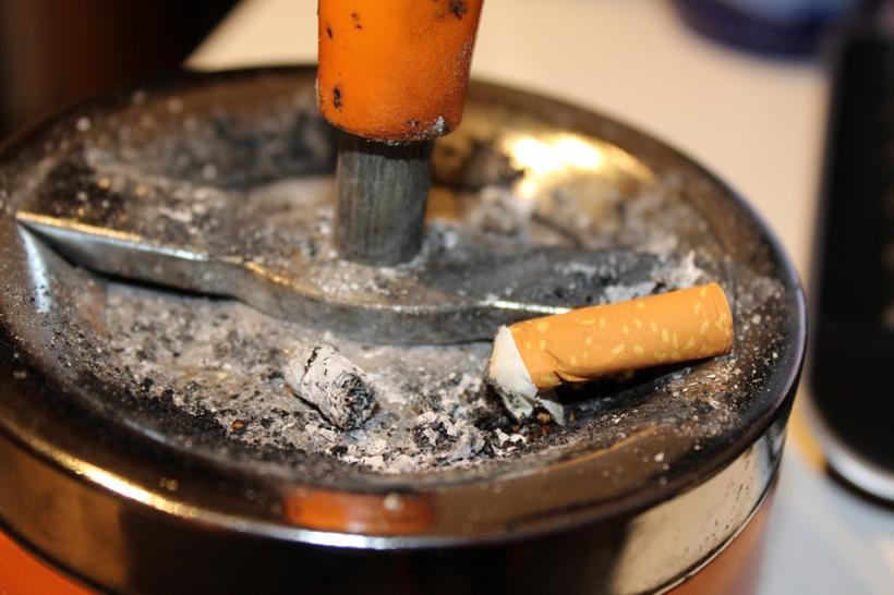 Patronii localurilor din Baia Mare s-au grăbit să interzică fumatul cu o zi înainte