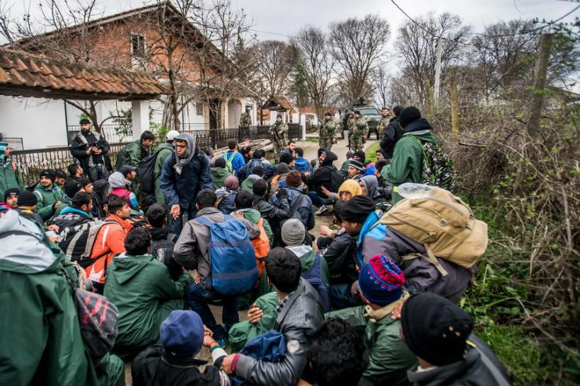 Sute de mii de migranţi sunt în apropierea graniţei dintre Turcia şi Bulgaria (ministrul austriac al apărării) 
