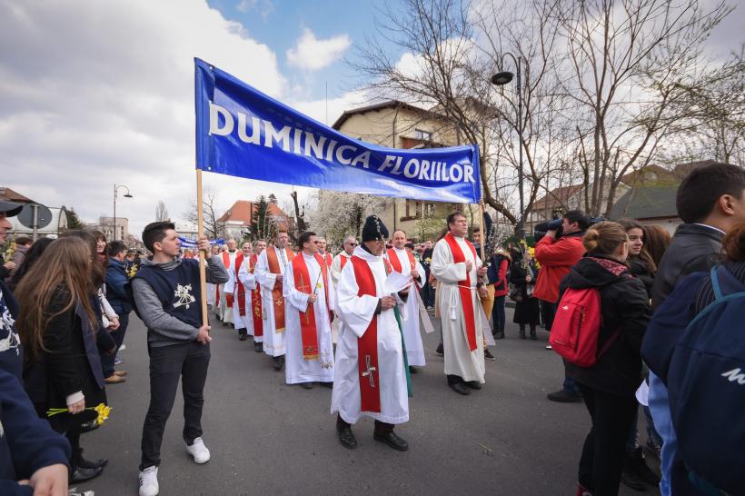 GALERIE FOTO. Procesiune în Bucureşti de Floriile catolice 18532111