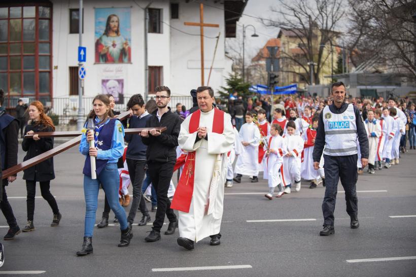 GALERIE FOTO. Procesiune în Bucureşti de Floriile catolice 18532114