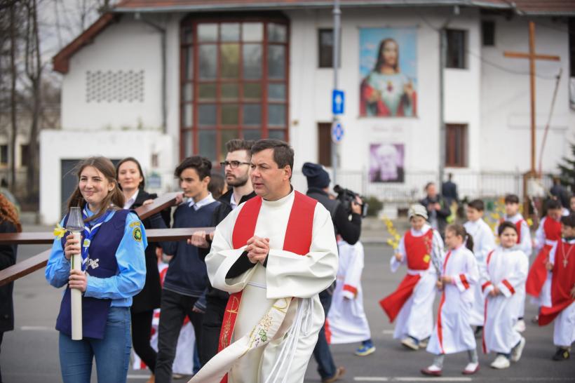 GALERIE FOTO. Procesiune în Bucureşti de Floriile catolice 18532115