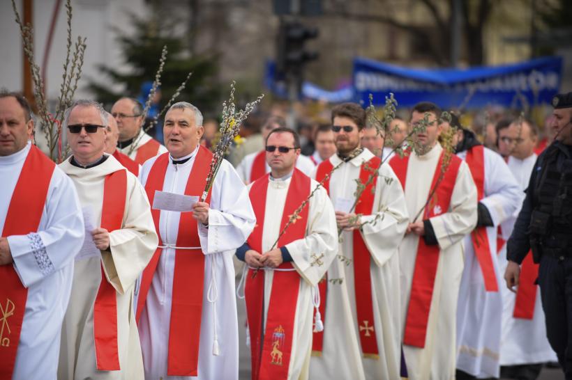 GALERIE FOTO. Procesiune în Bucureşti de Floriile catolice 18532117