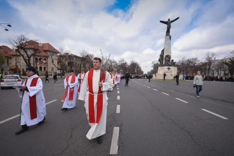GALERIE FOTO. Procesiune în Bucureşti de Floriile catolice 18532119