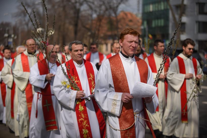 GALERIE FOTO. Procesiune în Bucureşti de Floriile catolice 18532123