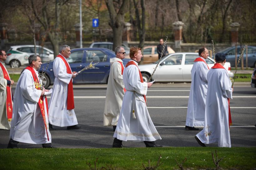 GALERIE FOTO. Procesiune în Bucureşti de Floriile catolice 18532125