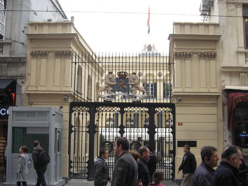 Olanda își închide consulatul de la Istanbul din cauza amenințării teroriste