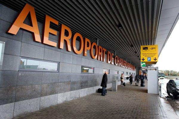 Transport gratuit cu taxiul de la aeroportul Charleroi din Belgia 
