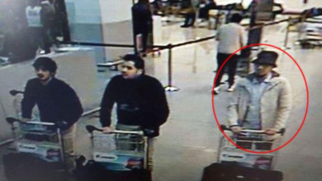 Al trelea suspect din poza de pe aeroportul din Bruxelles, un jurnalist independent