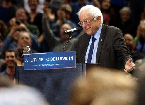 Bernie Sanders, două victorii categorice în faţa lui Hillary Clinton