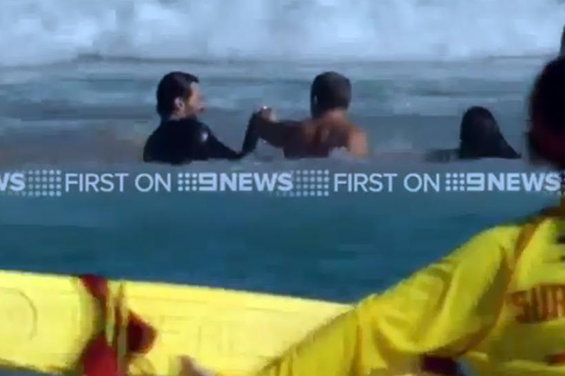 VIDEO - Actorul Hugh Jackman şi-a ajutat fiul şi pe un alt bărbat, prinşi de un curent oceanic, să ajungă pe plajă în siguranţă