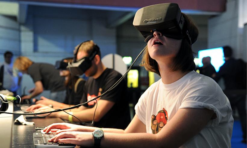Oculus a început livrările ochelarilor Rift pentru realitatea virtuală