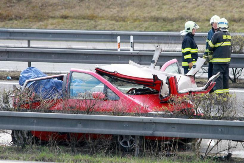 MAE: Cei trei români internaţi în spital după accidentul din Cehia sunt în stare inconştientă 