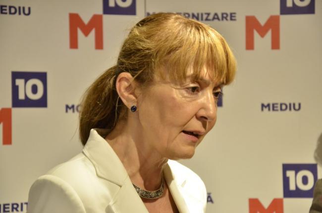 Monica Macovei îi solicită preşedintelui să nu promulge legea prin care 'partidele se iartă de datorii' 
