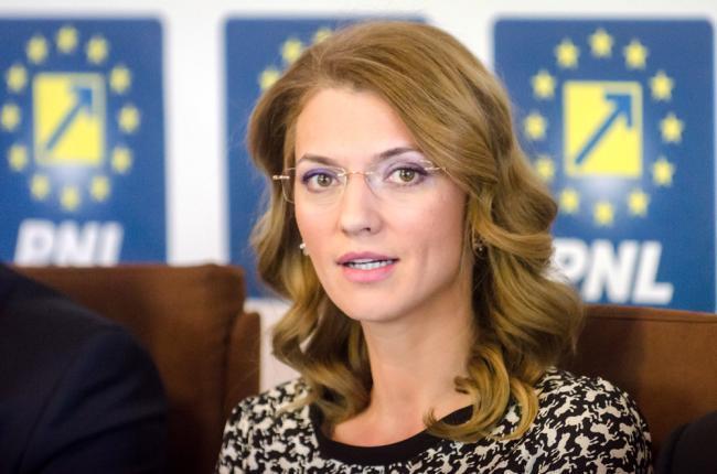 Alina Gorghiu: PNL are uşa deschisă pentru premierul Dacian Cioloş 