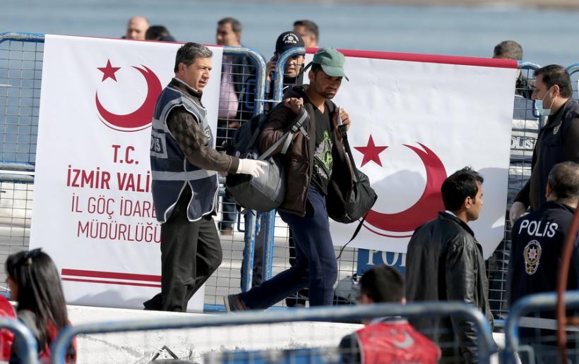 Criza refugiaților: Grecia începe deportările în Turcia