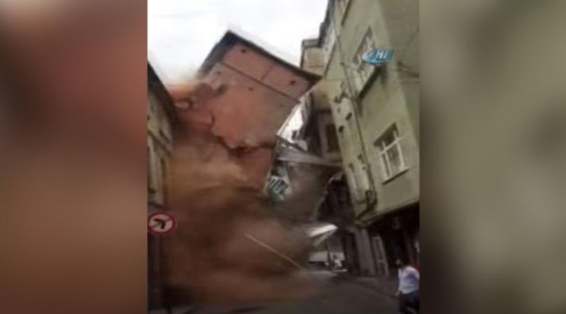 VIDEO - Prăbuşire spectaculoasă a unei clădiri nelocuite în centrul oraşului Istanbul 