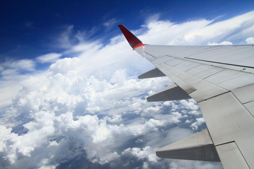 Ce se întâmplă dacă nu activați modul avion în timpul zborului?