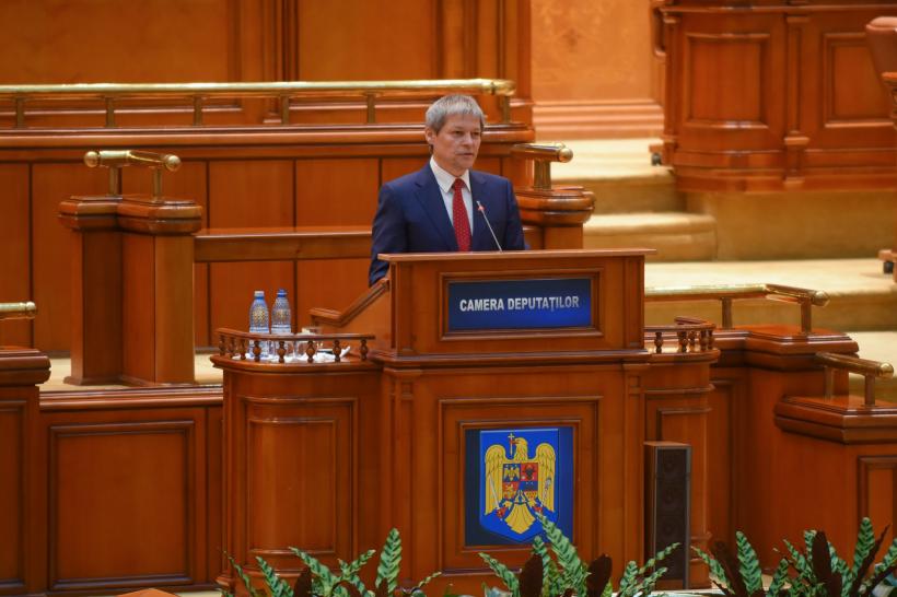 Dacian Cioloş, scenarii de împăcat politicul cu administraţia