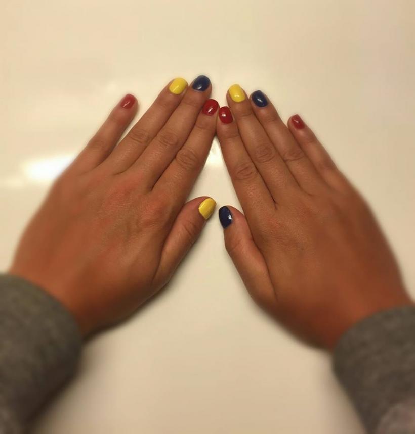 Irina Begu şi-a vopsit unghiile în roşu, galben şi albastru, înaintea întâlnirii cu Germania