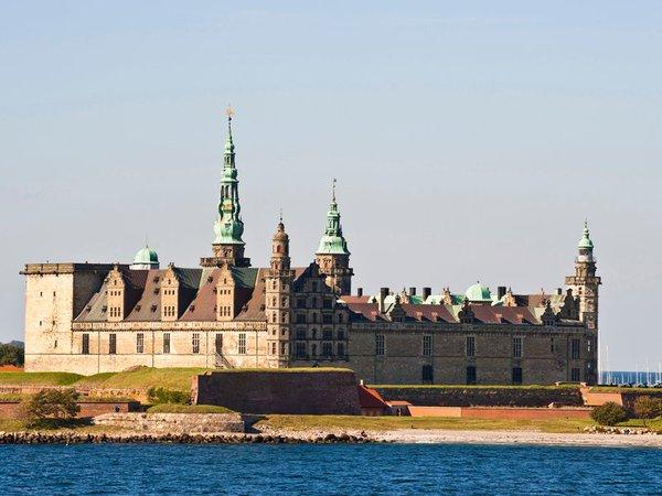 Danemarca: Castelul lui Hamlet îşi deschide porţile o noapte 