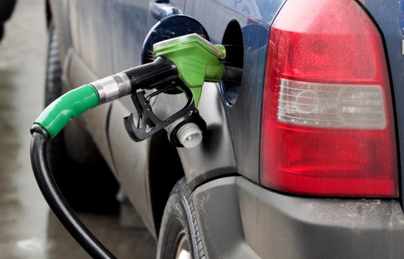 Proiect: Taxa de poluare să fie inclusă în preţul carburantului, 5 bani pe litru 
