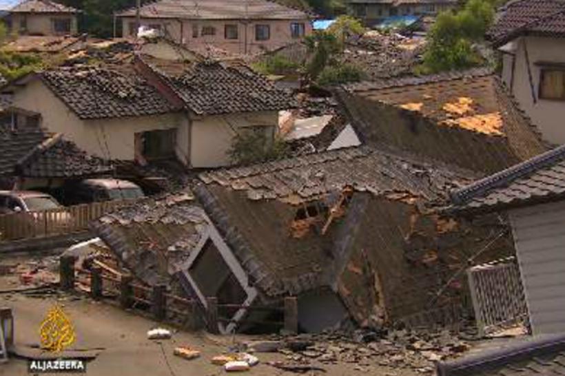 Cutremurul de vineri din Japonia a provocat moartea a 6 persoane. Drumuri și clădiri distruse iar un baraj ar putea să se surpe